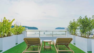 Premium kamer, bubbelbad, uitzicht op zee (Dash) | Uitzicht op strand/zee