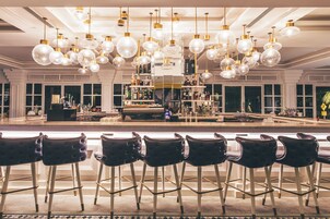 Se sirven desayunos, almuerzos y cenas; cocina local e internacional