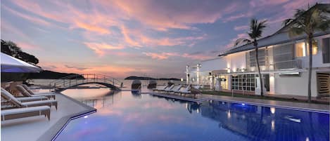 Outdoor pool, sun loungers