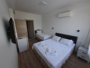 Kamar Triple | Seprai premium, brankas, setrika/meja setrika, dan Wi-Fi gratis