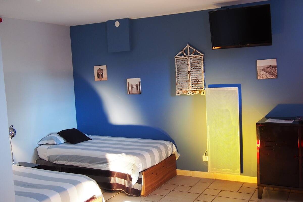 Triple Room, Accessible | Kalis bunyi, seterika/papan seterika, Wi-fi percuma, cadar katil 