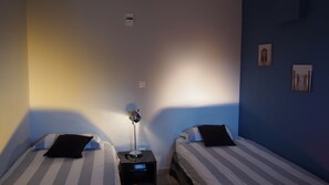 Triple Room, Accessible | Soundproofing, iron/ironing board, free WiFi, bed sheets - Hôtel le Relais du Luberon (Maubec)