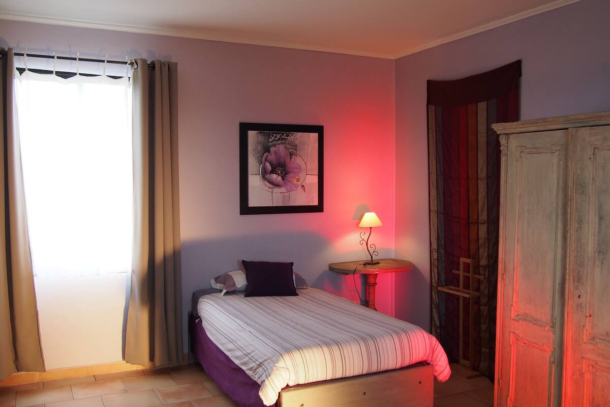 Premium Triple Room | Kalis bunyi, seterika/papan seterika, Wi-fi percuma, cadar katil 