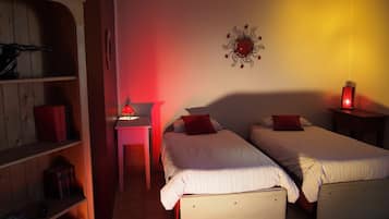 Standard Quadruple Room | Soundproofing, iron/ironing board, free WiFi, bed sheets