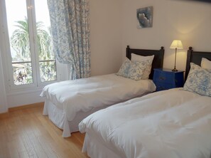 Soundproofing, iron/ironing board, free WiFi, bed sheets - Hotel La Regence (Villefranche-sur-Mer)