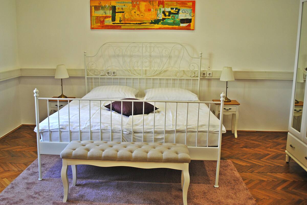 Appartement, 3 chambres, vue sur le jardin | 3 chambres, accès au Wi-Fi (inclus), literie fournie