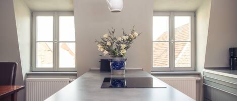 Apartment (Luise) | Private kitchen | Fridge, stovetop, electric kettle, cookware/dishes/utensils