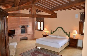 Premium bedding, minibar, soundproofing, free WiFi