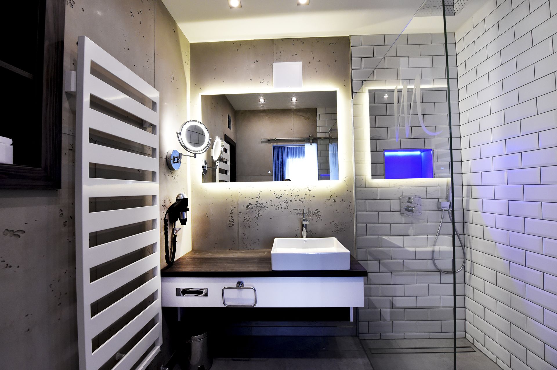 deluxe double room (bauhaus) | bathroom | shower, free toiletries, hair dryer, towels