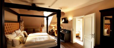 Deluxe Double Room (Afrika) | Premium bedding, in-room safe, individually decorated