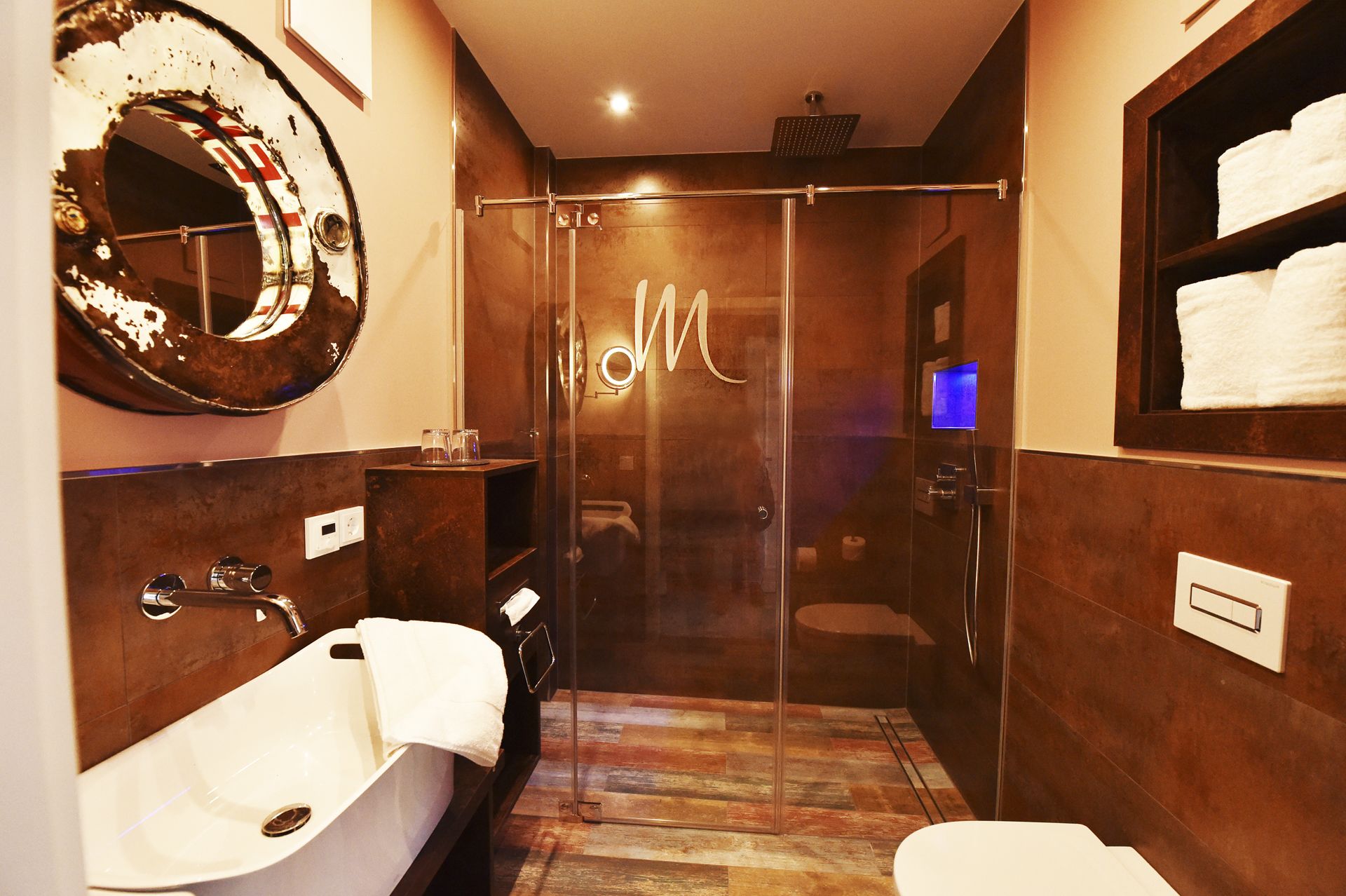 comfort double room (hafen) | bathroom | shower, free toiletries, hair dryer, towels