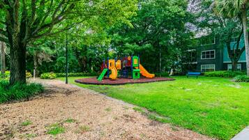 Área de juegos infantiles al aire libre