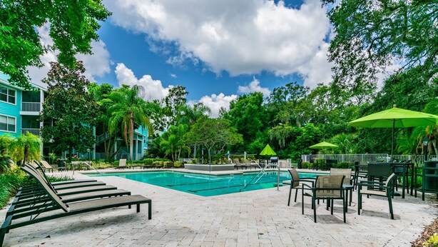 Outdoor pool - CP-104: Clearwater Luxury Apartment (Clearwater)