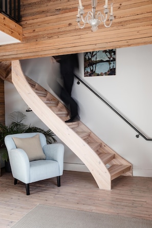 Suite estudio Confort, vistas al lago (Split Level with Stairs) | Edredones de plumas, tabla de planchar con plancha, wifi gratis