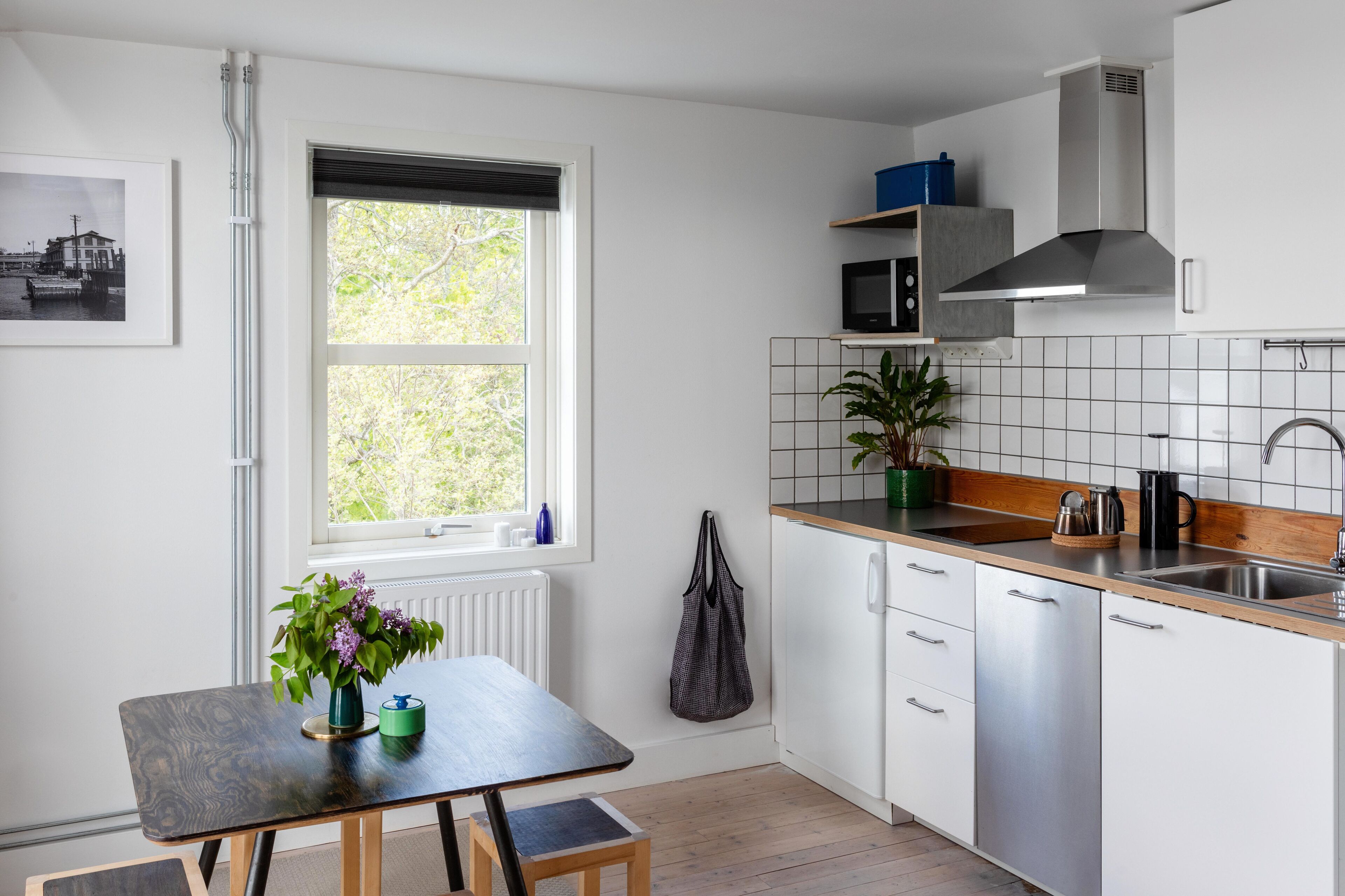 comfort studio suite, lake view (split level with stairs) | private kitchen | fridge, microwave, stovetop, dishwasher