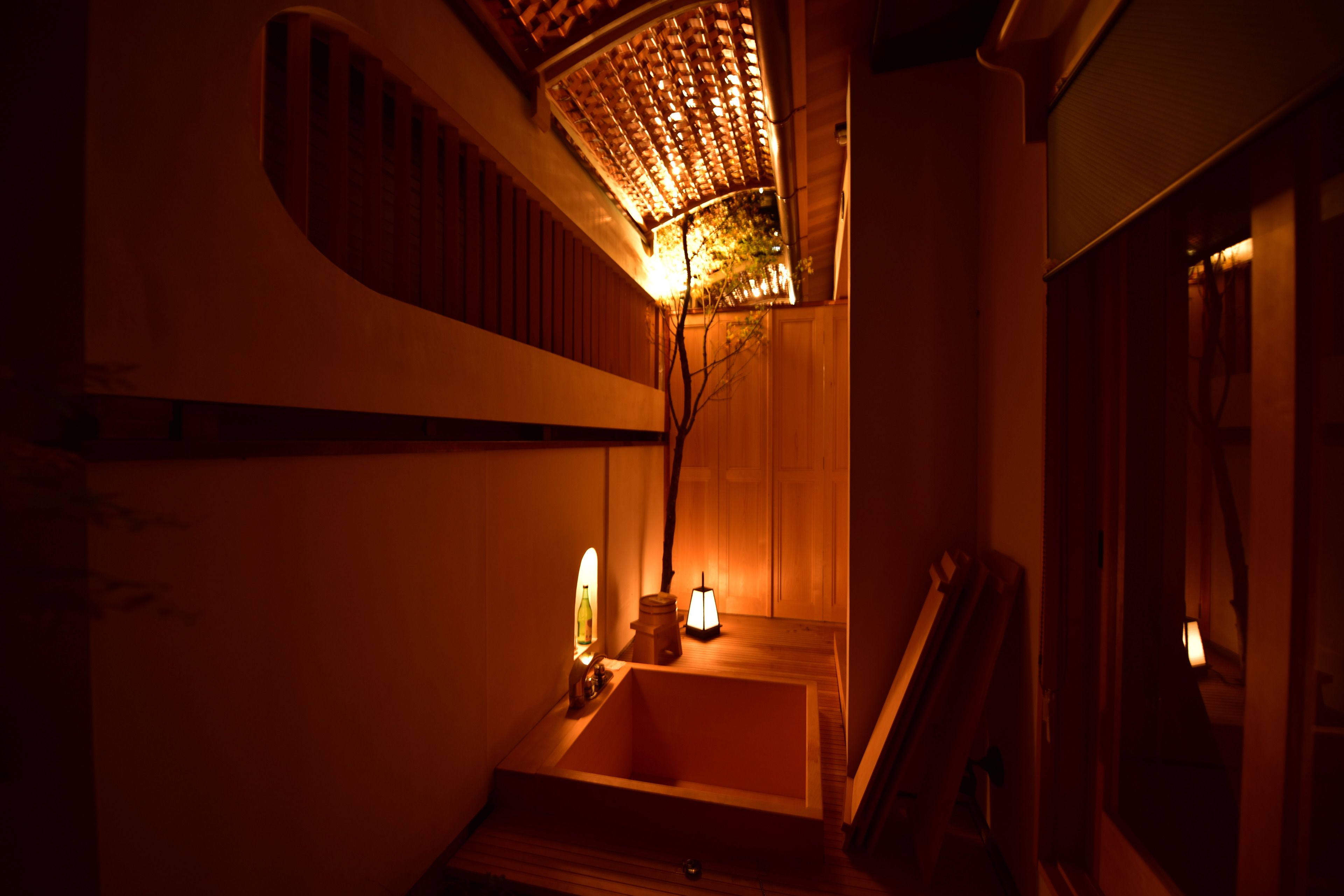 高级双床房 (With Private “Villa Open-air Bath”) | 浴室 | 免费洗浴用品、吹风机、电子马桶、毛巾