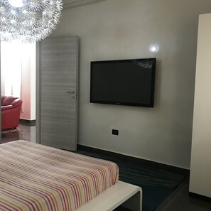 Deluxe Apartment, 1 Bedroom, Kitchen, City View | 2 bedrooms, premium bedding, in-room safe, blackout drapes - Casa Di Cloe (Dakar)