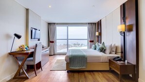 Family Room, Balcony | Premium bedding, in-room safe, desk, WiFi (free) - Summit Thistle Villas Luxury Spa Resort (Shimla)