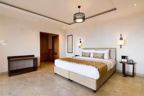 Premium Room, 1 King Bed, Valley View