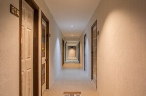 Hallway - Hotel Avenija (Olongapo)