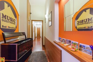 Hallway - Music Guesthouse B&B (Rome)