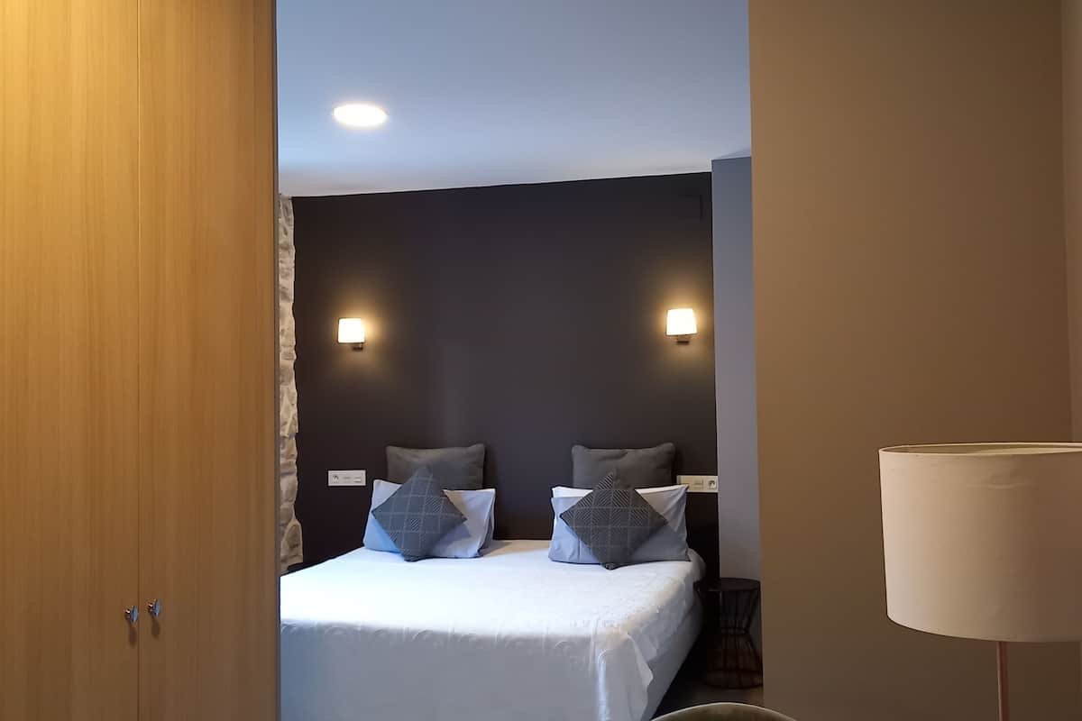 double room | 1 bedroom, premium bedding, blackout curtains, soundproofing