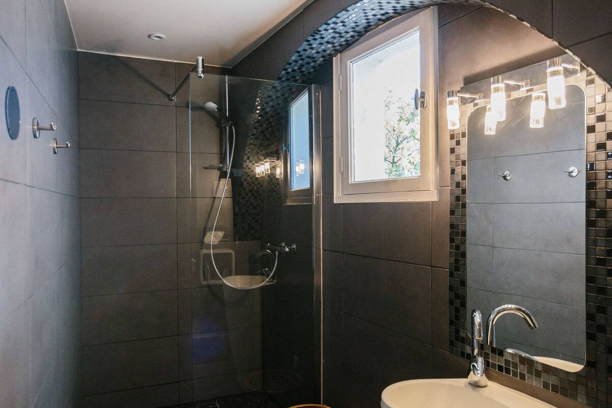 double room | 1 bedroom, premium bedding, blackout curtains, soundproofing