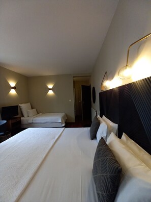 Suite | Blackout drapes, soundproofing, free WiFi, bed sheets - La Caravelle (Ciboure)
