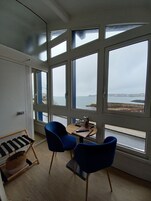 Cortinas blackout, sistema de insonorización y wifi gratis 