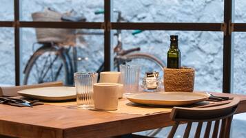 Se ofrece un desayuno continental (8.00 EUR por persona)