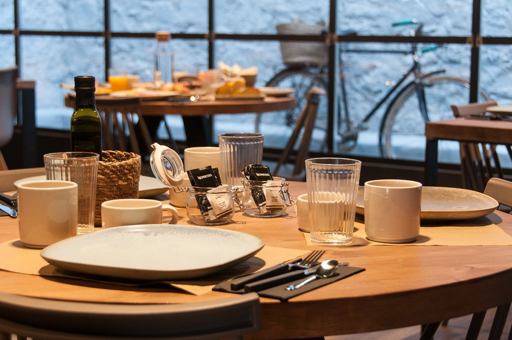 Daily continental breakfast (EUR 8.00 per person)