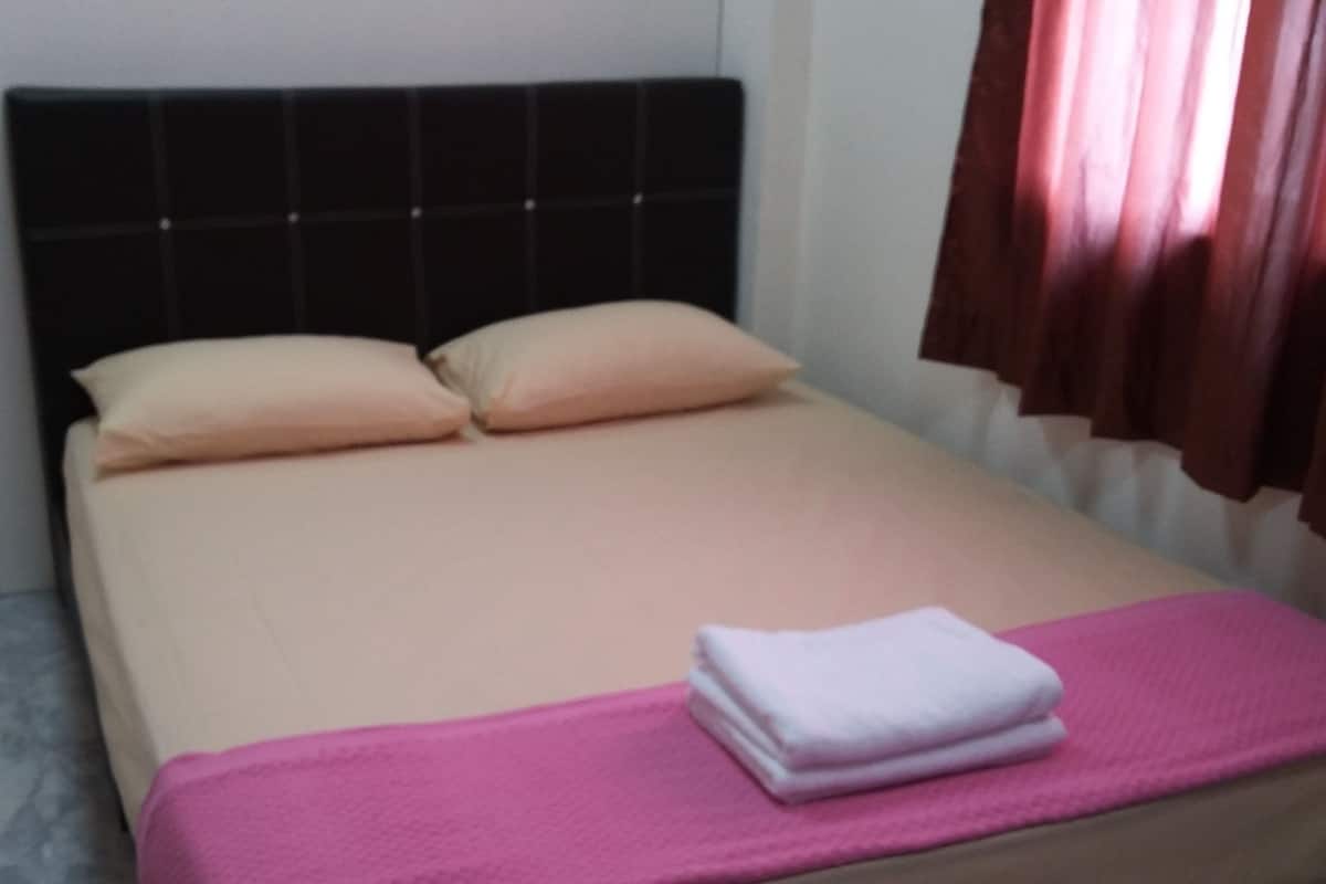 4 bedrooms, individually furnished, desk, soundproofing