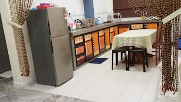 Executive Condo | Private kitchenette | Full-sized fridge, microwave, stovetop, dishwasher