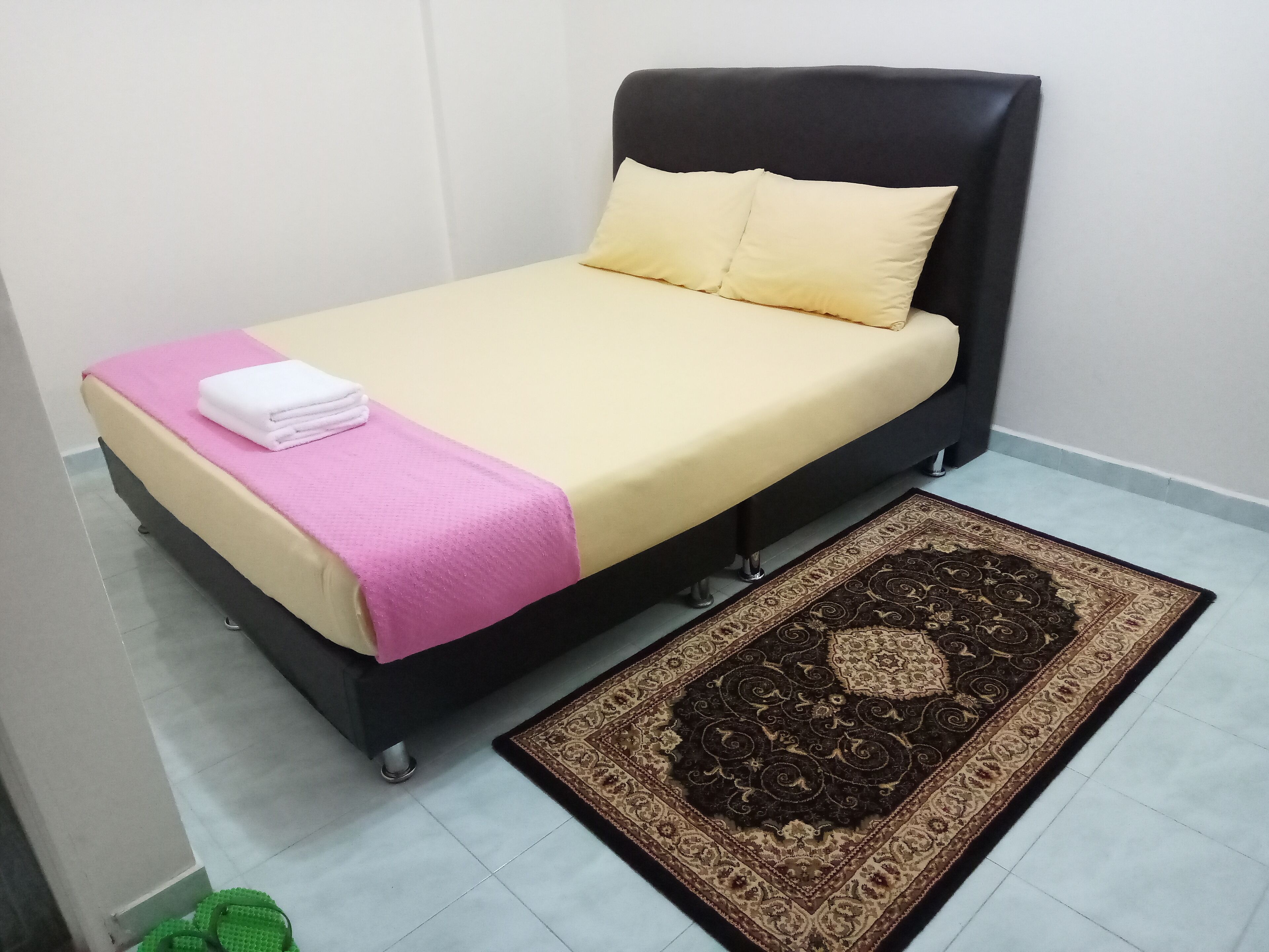 Condo ejecutivo, 3 habitaciones | Camas con pillow-top, muebles diferentes, escritorio y insonorización 