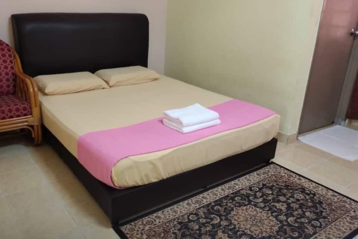 Camas con pillow-top, muebles diferentes, escritorio y insonorización