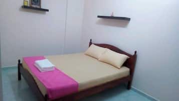Condo executivo, 3 quartos | Camas com colchões pillow-top, individualmente mobiliados, escrivaninha