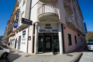 Fachada de la propiedad