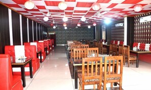 Cafe - Hotel Trihari (Narendranagar)