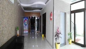Lobby lounge - Hotel Trihari (Narendranagar)