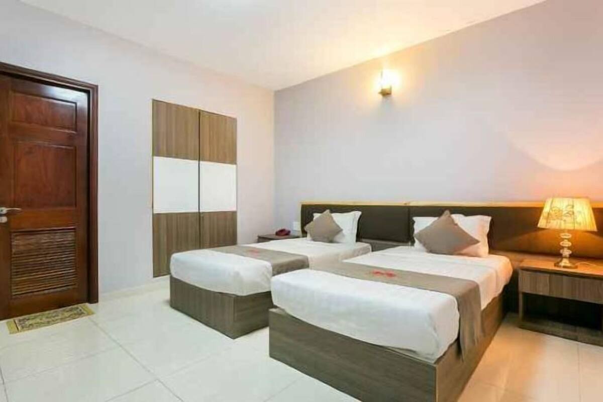 Minibar (some free items), soundproofing, WiFi (free), bed sheets
