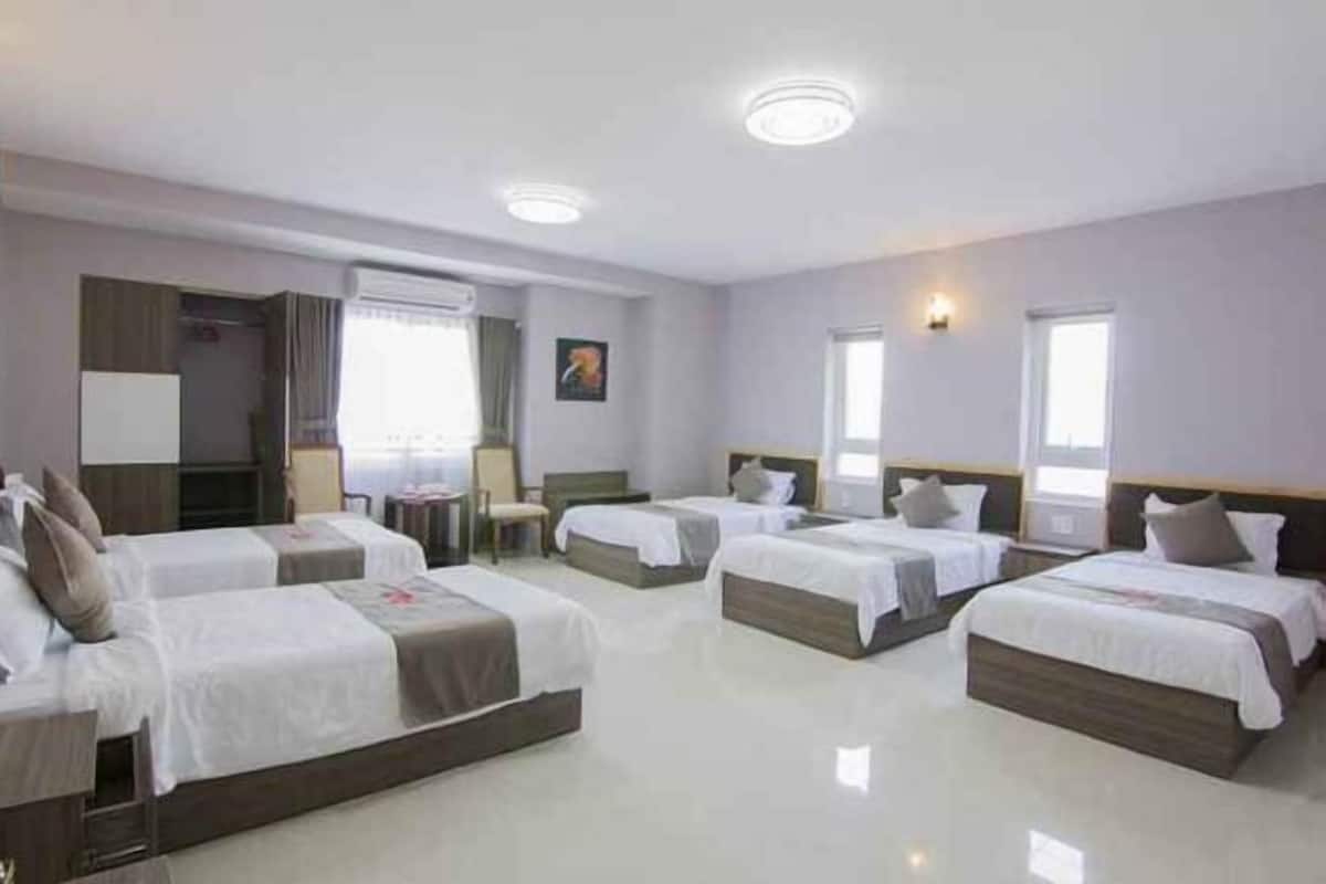 Free minibar items, soundproofing, free WiFi, bed sheets