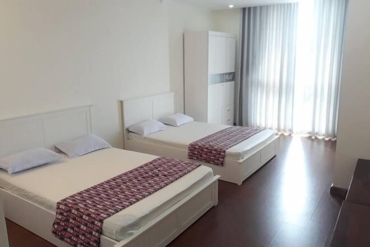 Free minibar items, soundproofing, free WiFi, bed sheets