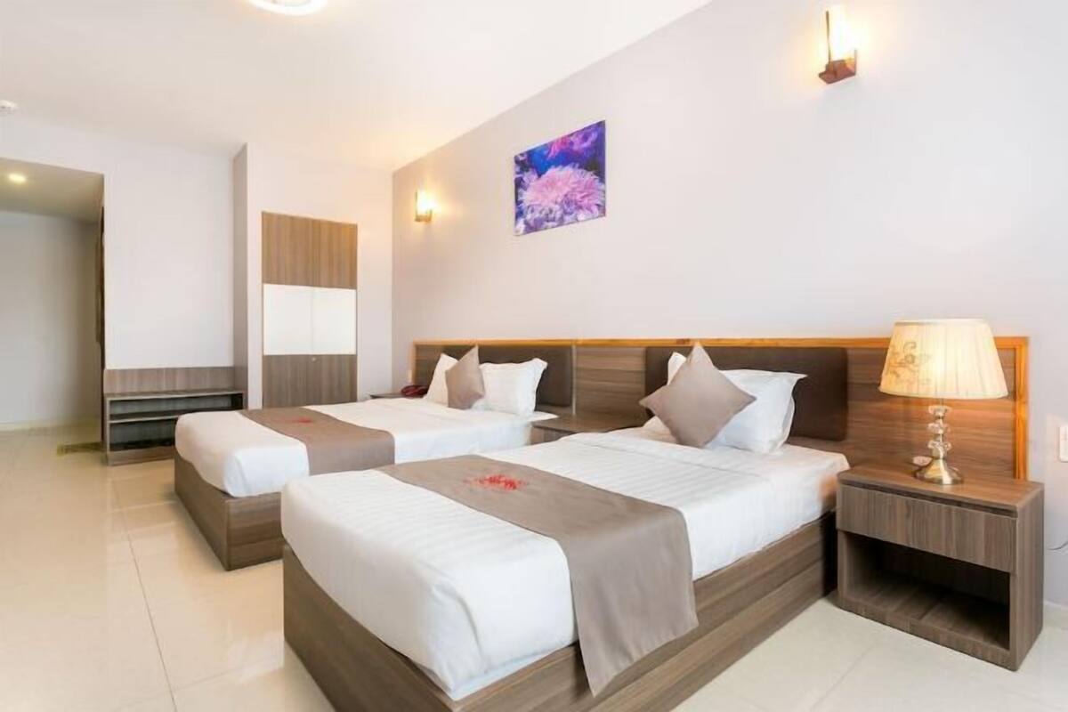 Minibar (some free items), soundproofing, WiFi (free), bed sheets