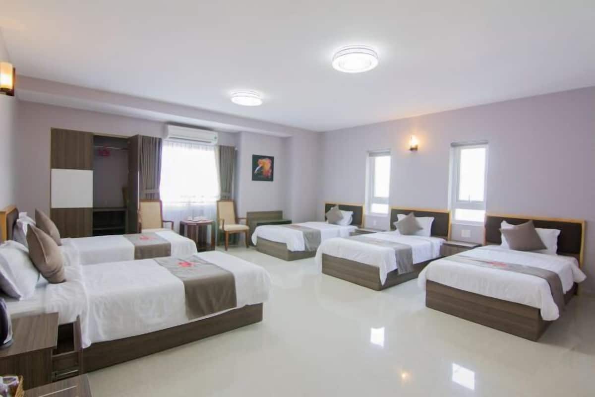 Free minibar items, soundproofing, free WiFi, bed sheets