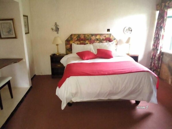 Quarto standard | Wi-Fi de cortesia, roupa de cama
