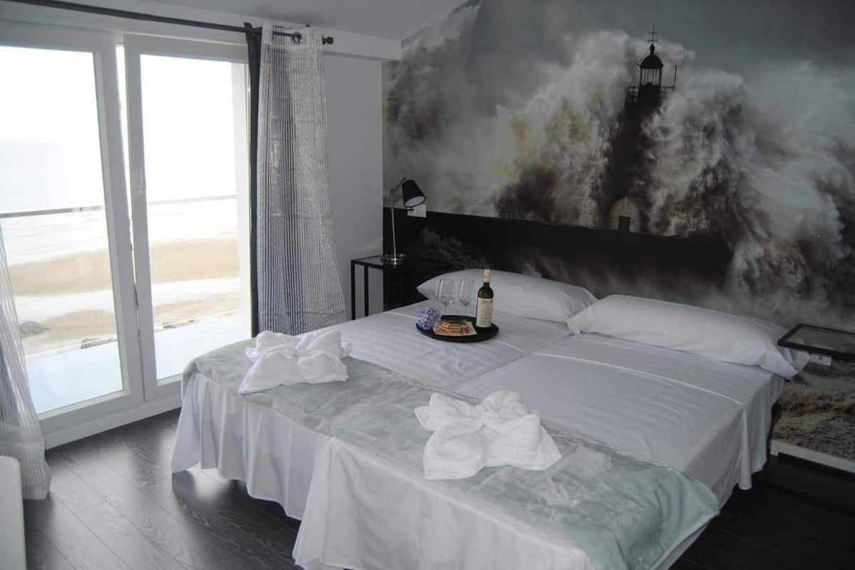 Panoramic Double or Twin Room | Down comforters, desk, blackout drapes, soundproofing