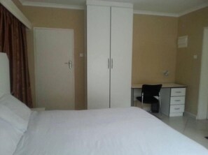 Bed sheets - Nora Valley Lodge (Harare)