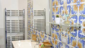 Comfort Double Room | Bathroom | Shower, deep soaking tub, free toiletries, hair dryer
