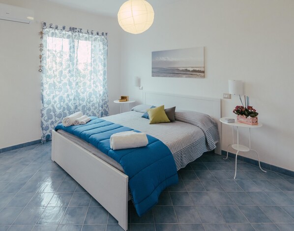 Comfort Double Room | Soundproofing, cribs (free), WiFi (free), bed sheets - B&B Aurora (Agropoli)