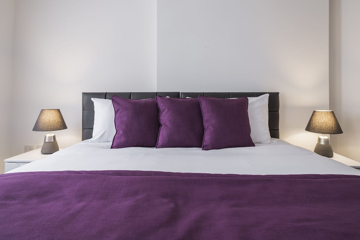 In-room safe, iron/ironing board (on request), WiFi (free), bed sheets